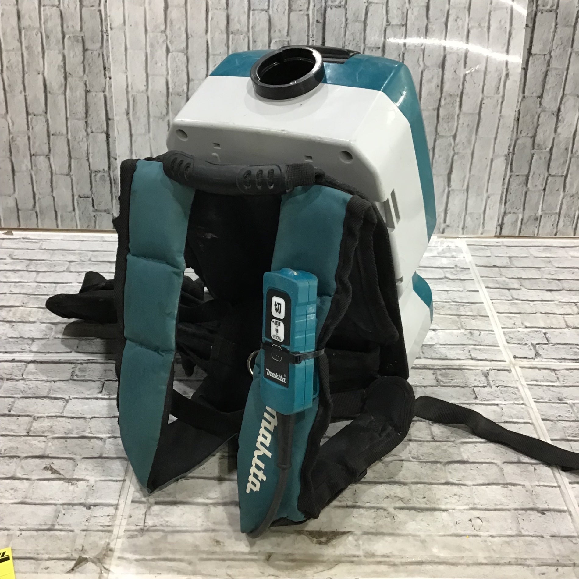 ☆マキタ(makita) コードレス背負式クリーナー VC261DZ【川口店