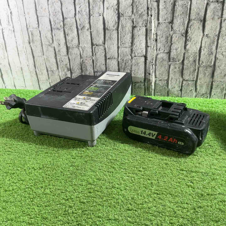 ◇パナソニック(Panasonic) スティックサイクロンクリーナー デュアル14.4V/18V マットブラック EZ37A5X-B 動作確認済【川口店】