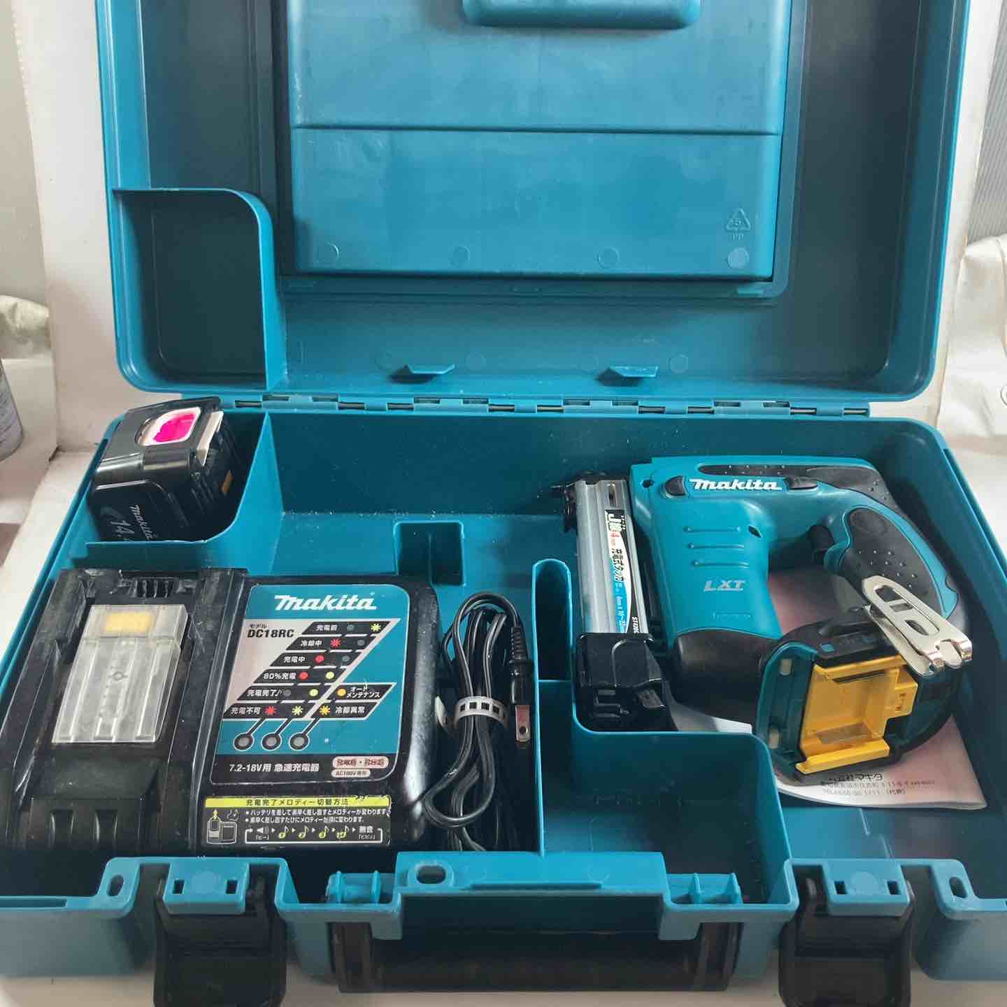 Makita - マキタ ピンネイル 30㎜　14箱　　45㎜まとめ売り 楽天市場】ピンタッカー マキタの通販