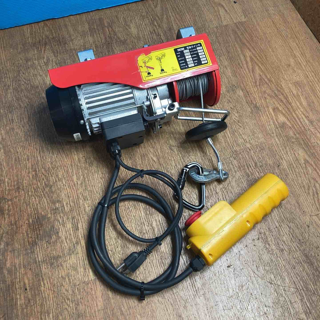 【美品】tools 家庭用100V 電動ウインチ(ホイスト) 最大能力200kg 20200【岩槻店】 美品】toolsisland 家庭用100V 電動ウインチ(ホイスト) 最大能力200kg
