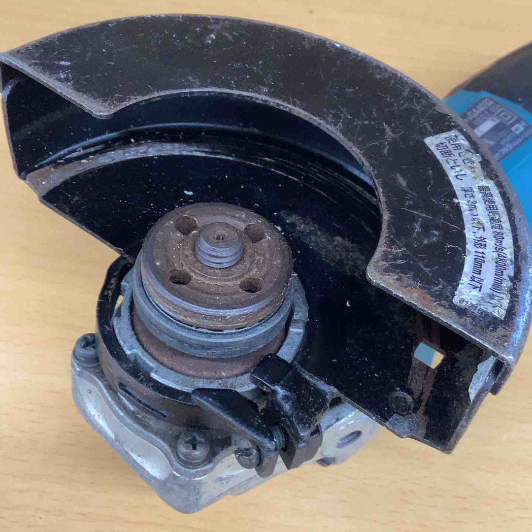 マキタ(makita) 100mmディスクグラインダ GA4032 DIY 鉄筋 アングル材 仕上げ磨き 建築 石材 加工 コンクリート ブロック レンガ タイル 研磨 ガラス 断面磨き 加工【越谷店】