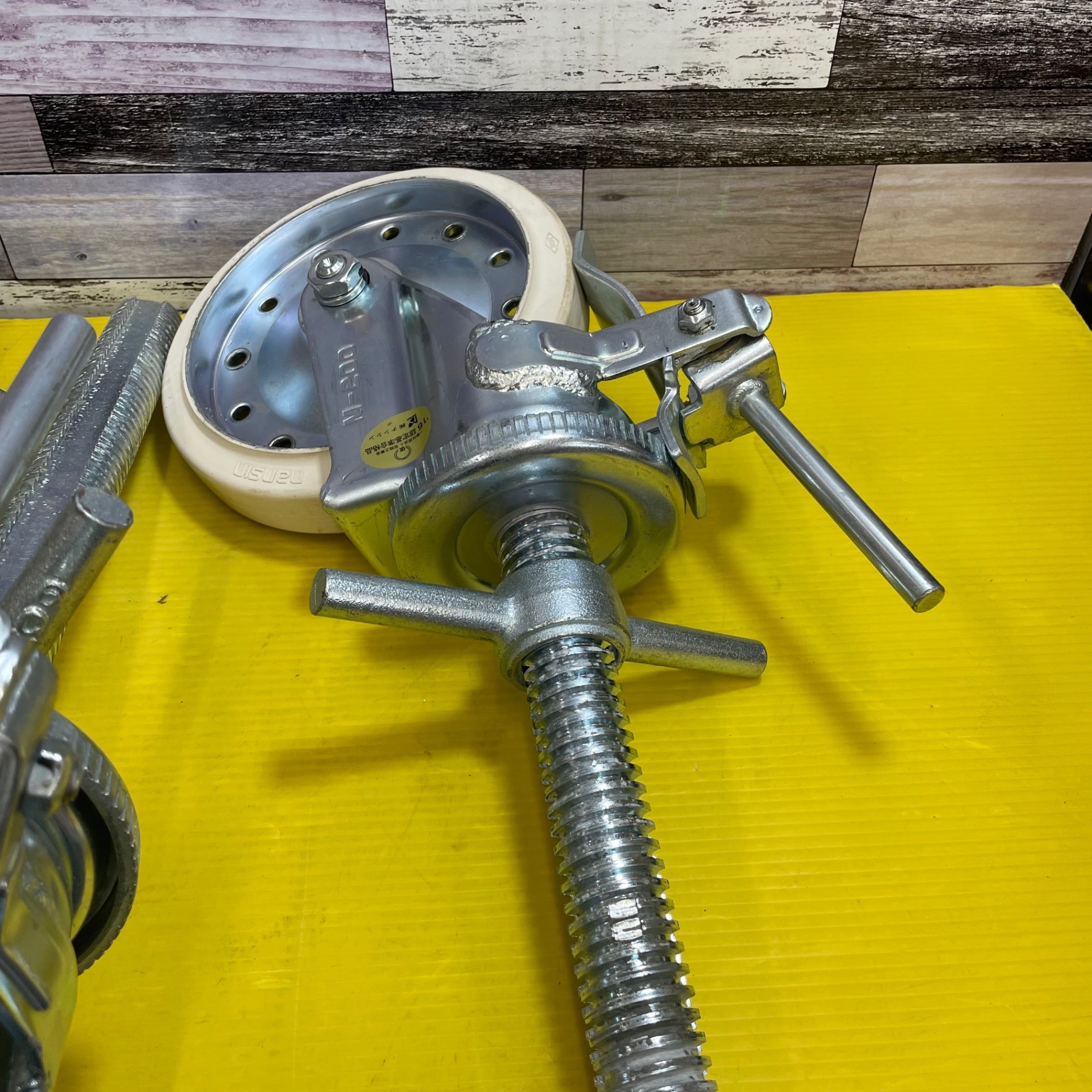 単管 キャスター ナンシン M-200 4個セット ナンシン M-200 キャスター 200×45mm 4本セットストッパー付き八潮店