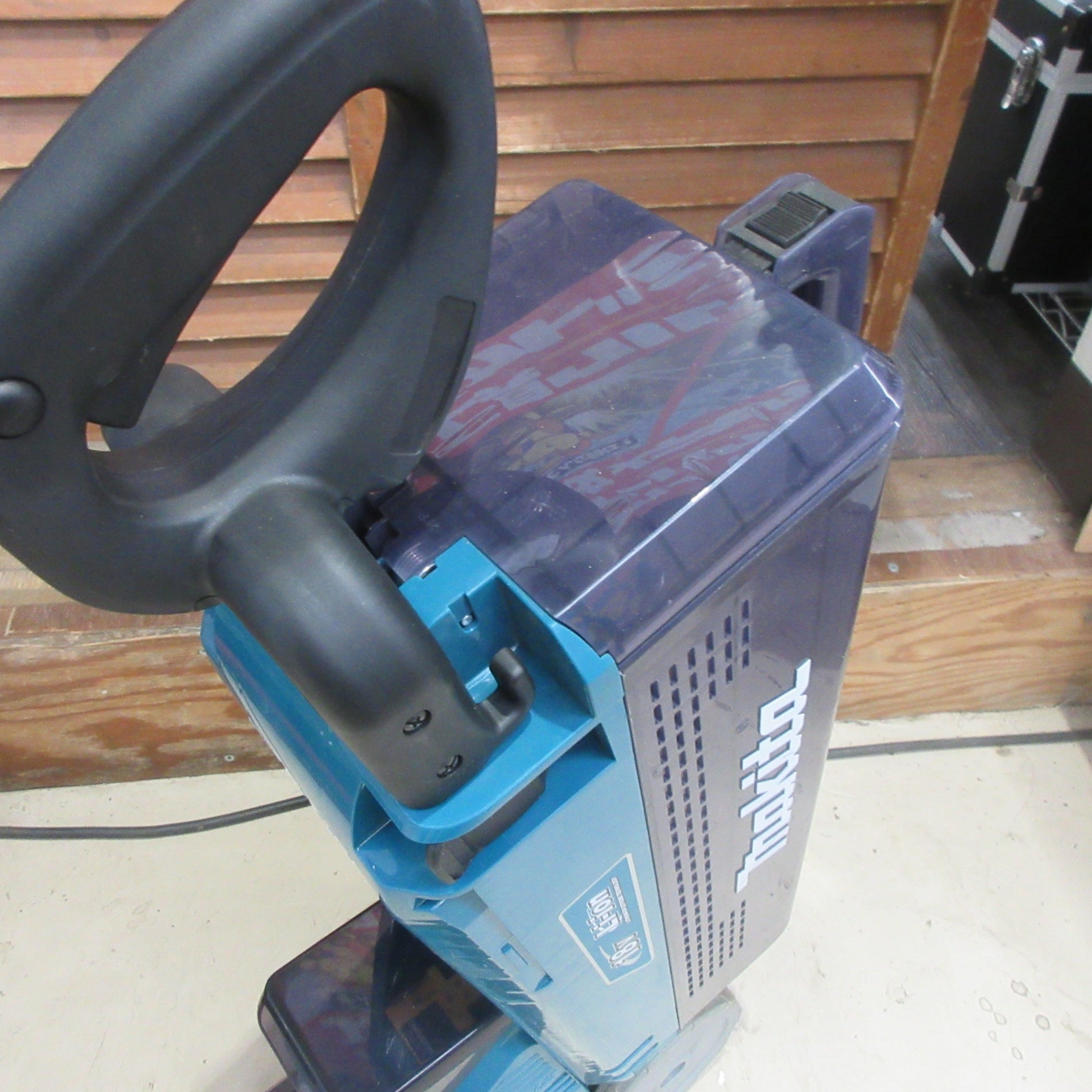 〇マキタ(makita) コードレス芝刈り機 MLM160DZ 本体のみ【町田店