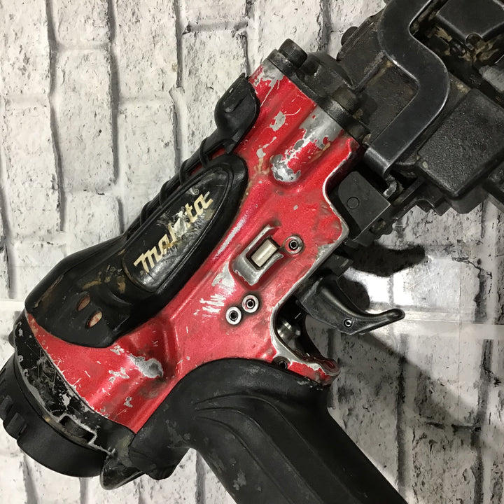★マキタ(makita) 高圧フロアタッカ AT450HA【川口店】