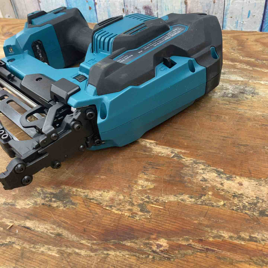 ★マキタ(makita) コードレスフロアタッカ ST003GZ【柏店】