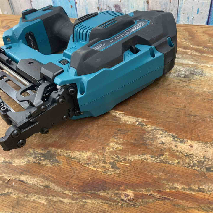 ★マキタ(makita) コードレスフロアタッカ ST003GZ【柏店】