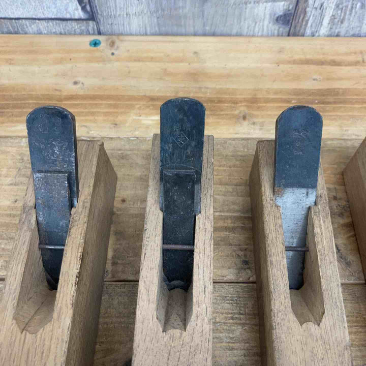 【中古品】 利弘・吏・伊之？・友？・作者不明 鉋5個セット 鉋 かんな カンナ 和工具 大工道具 鑿 のみ 鋸 のこ 【東大和店】