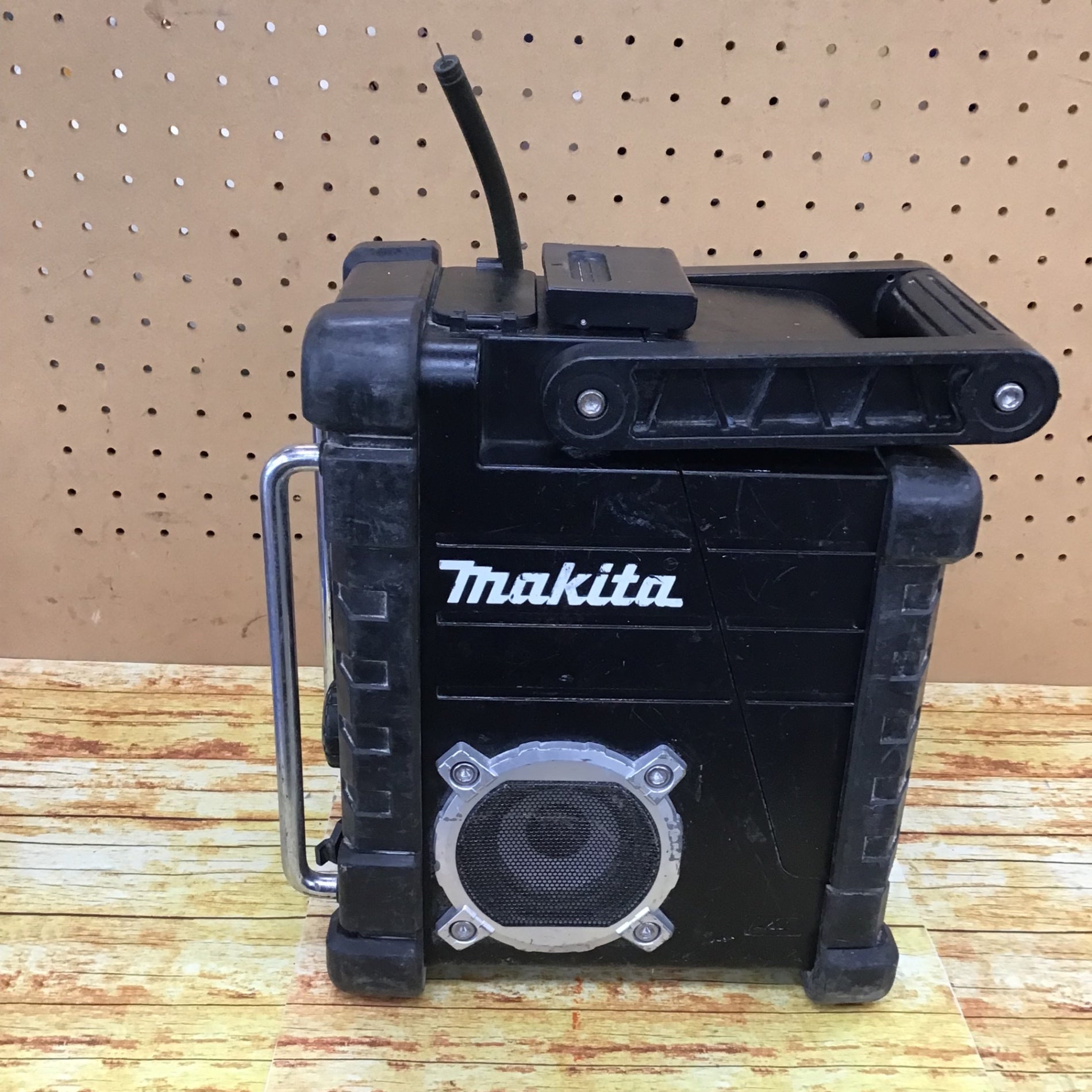 ☆マキタ(makita) コードレスラジオ MR103B【川崎店】 – アクト
