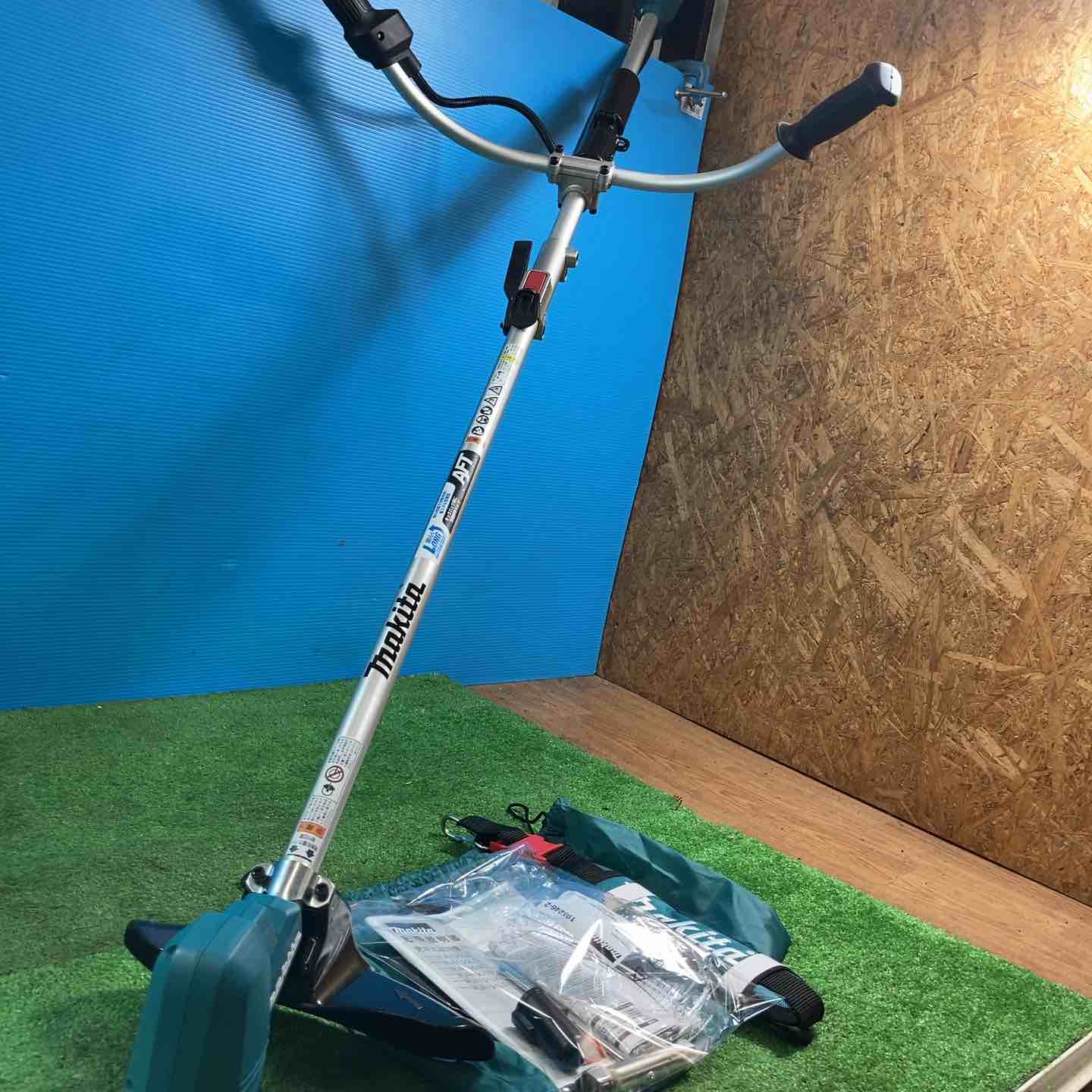 【中古美品】◇マキタ 充電式草刈機 MUR191UDZ 本体のみ【岩槻店】 中古美品】◇マキタ 充電式草刈機 MUR191UDZ 本体のみ【岩槻店