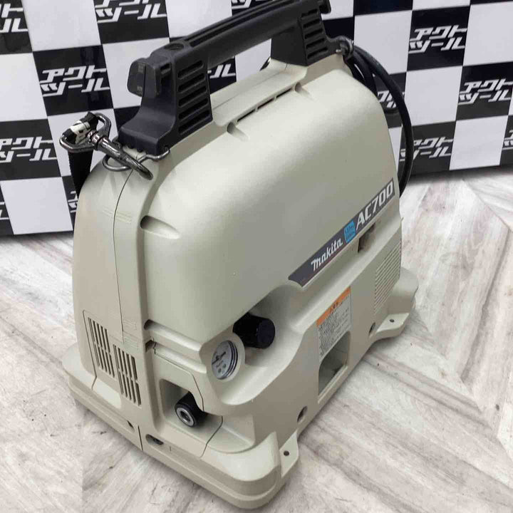 マキタ(makita) エアコンプレッサー AC700 製造業 工業ドリル ハンマー 釘打ち機 DIY エアブラシ スプレーガン 【越谷店】