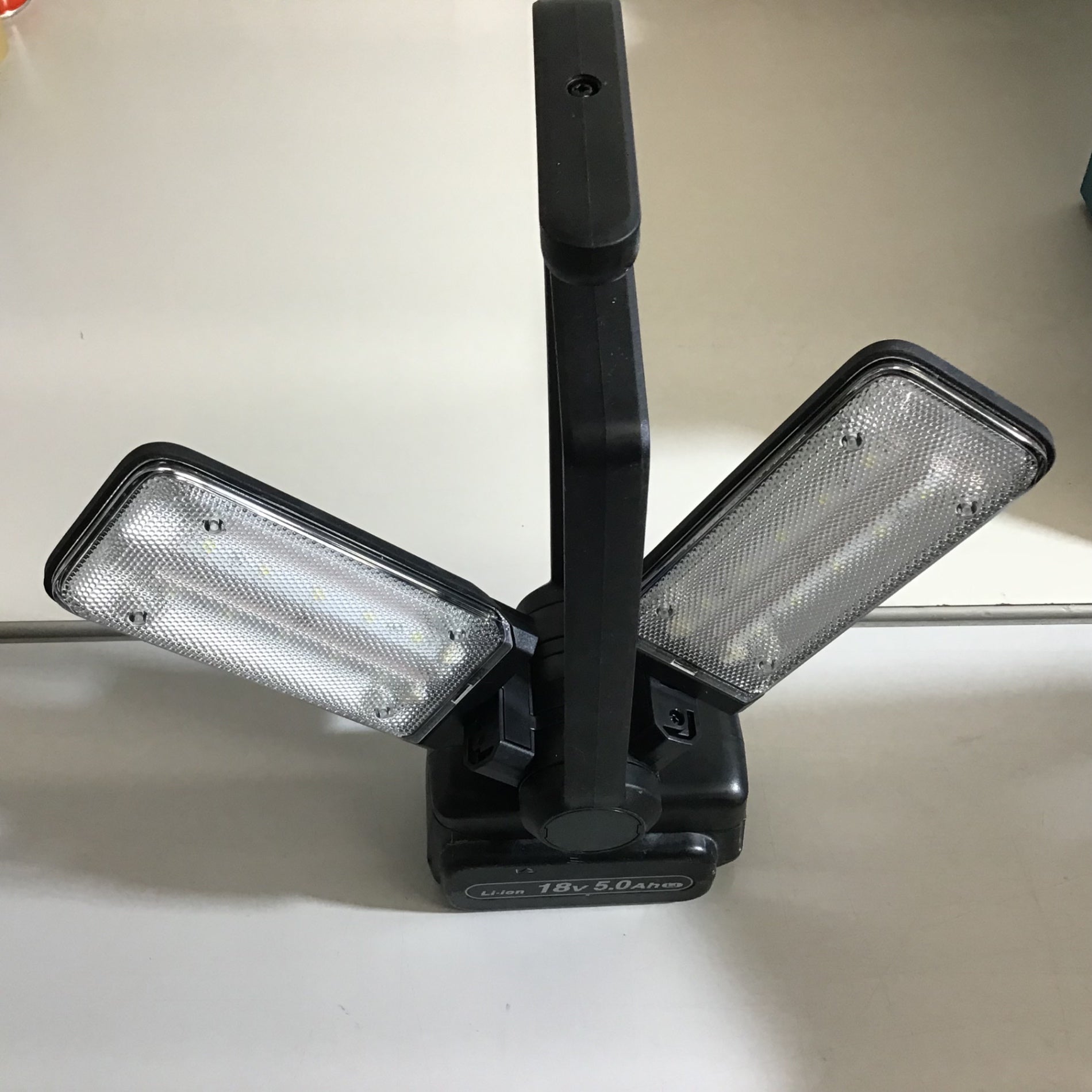 ☆パナソニック(Panasonic) 工事用充電LEDマルチ投光器 EZ37C3_