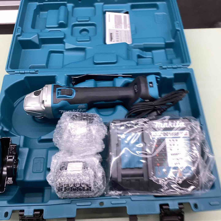 マキタ(makita) 100mmコードレスディスクグラインダ GA412DRGX DIY 鉄筋 アングル材 仕上げ磨き 建築 石材加工 コンクリート ブロック レンガ タイル 研磨 ガラス 断面磨き 加工【越谷店】