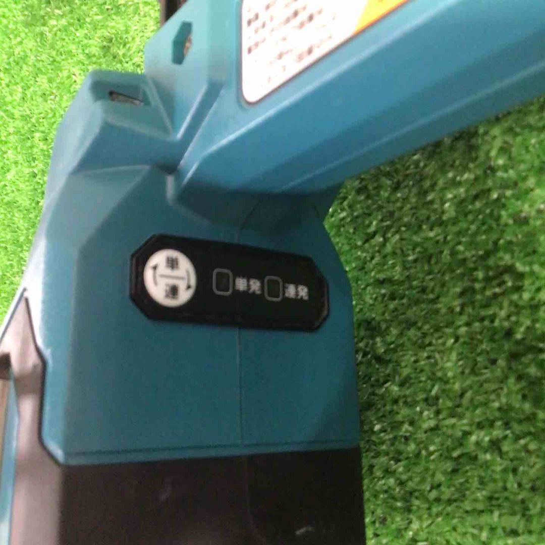 マキタ(makita) コードレスフロアタッカ ST003GZ【町田店】