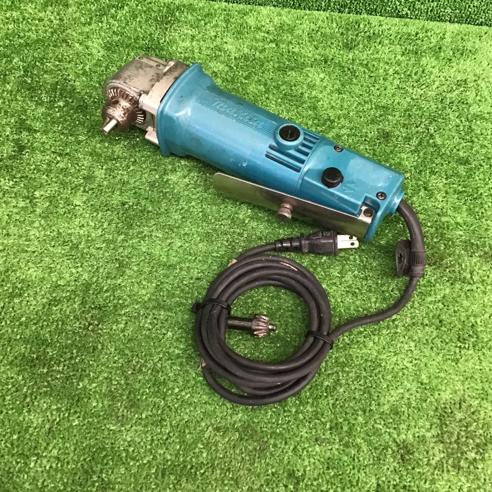 現状品】 マキタ/makita コーナー(アングル)ドリル DA3000R