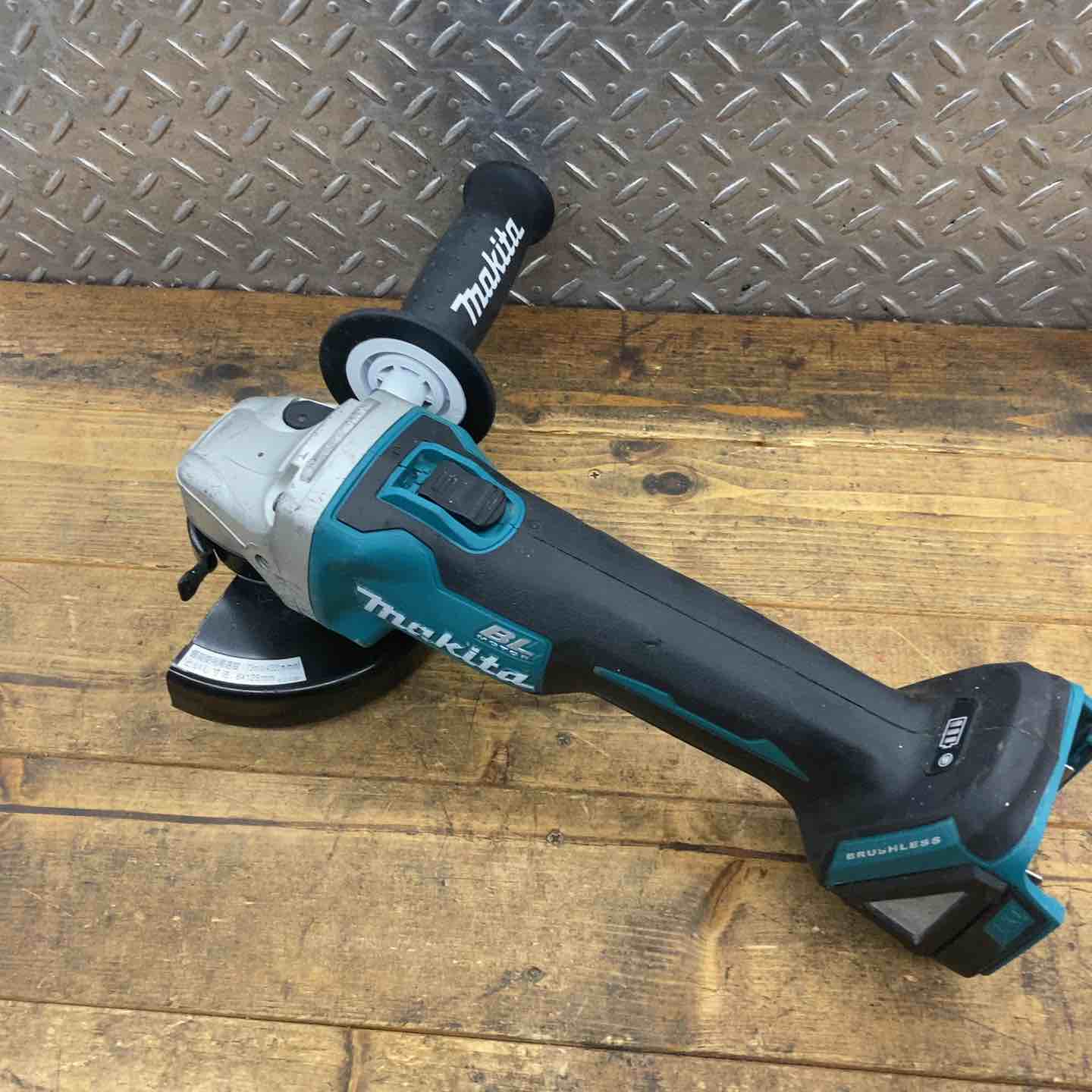 中古品】マキタ(makita) 100mmコードレスディスクグラインダ GA404DZN