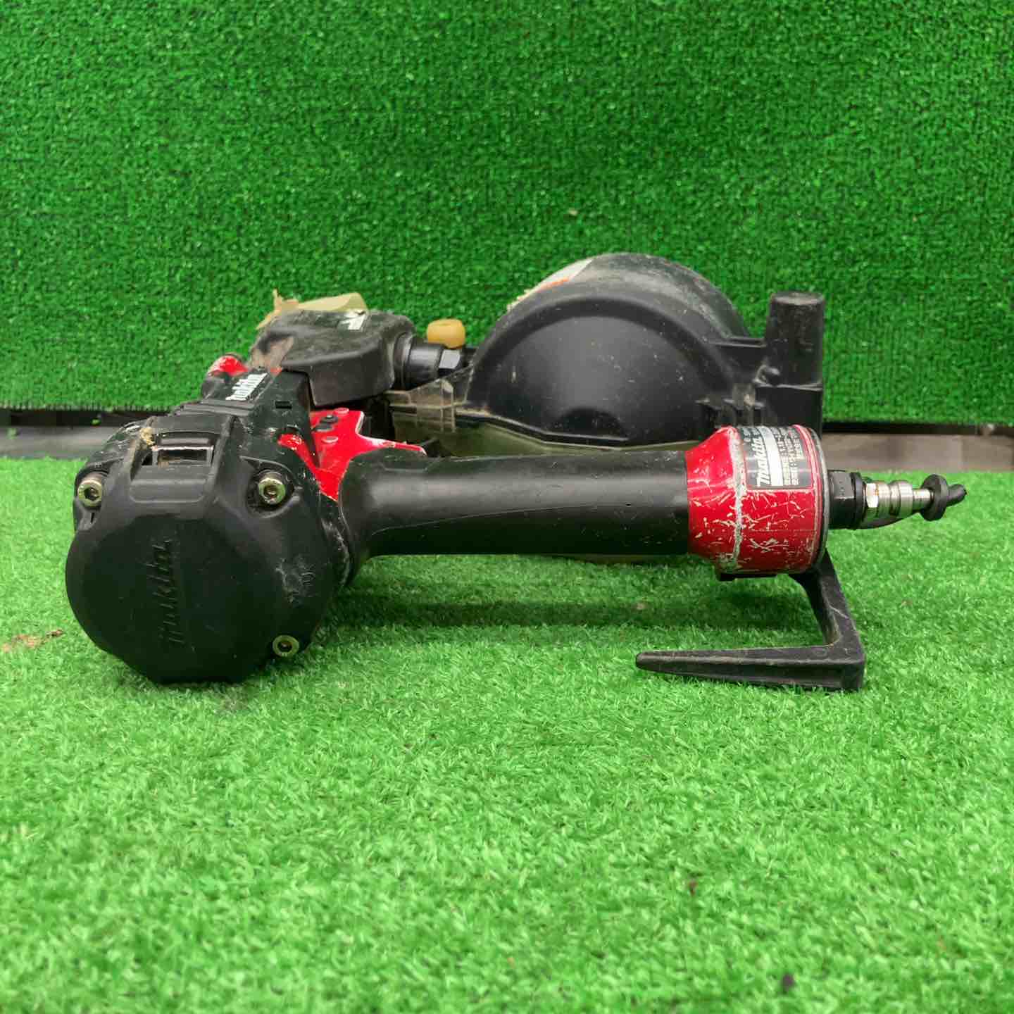 中古】 マキタ makita 高圧 エア釘打ち機 AN534H 赤 N50対応 【桶川店