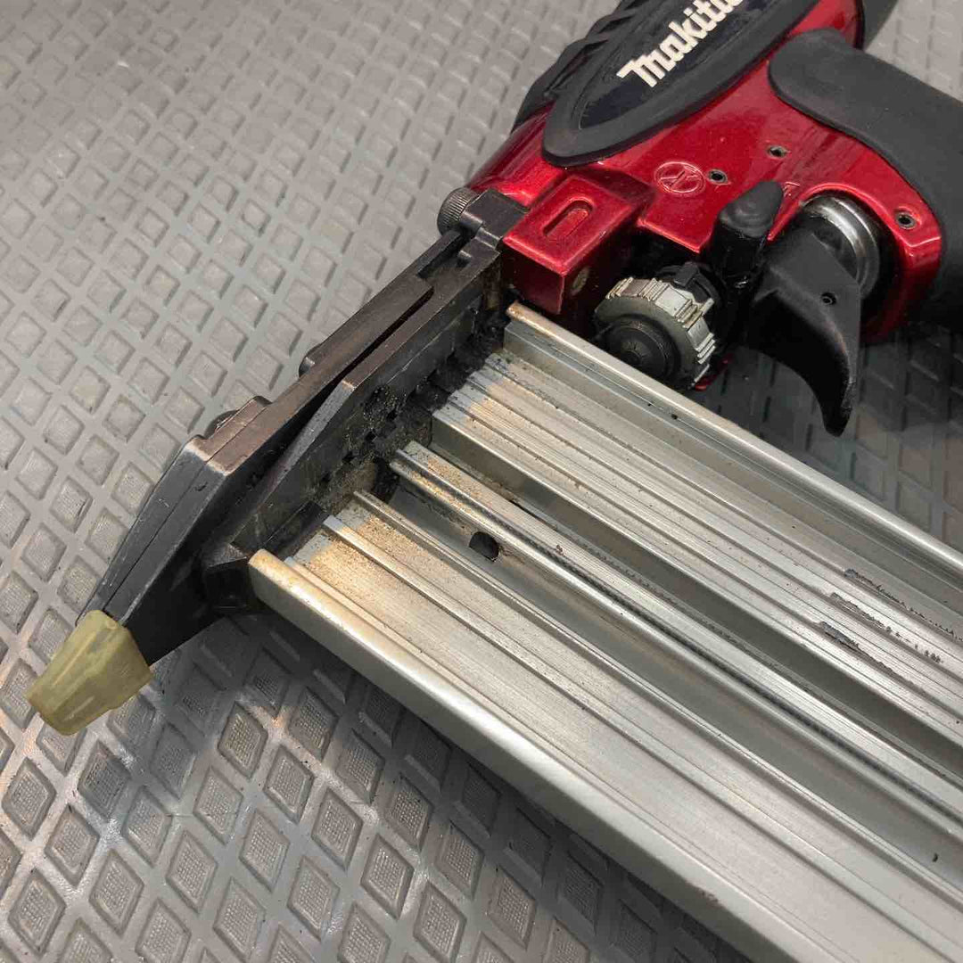 【中古品】マキタ(makita) 高圧フィニッシュネイラ AF551H【所沢店】