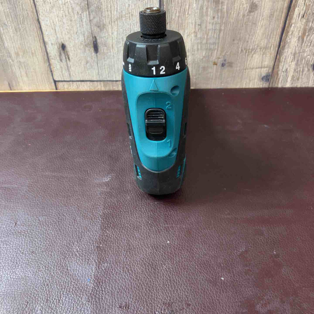 【中古品】マキタ(makita) コードレスドリルドライバー DF030DZ 10.8V バッテリー付属【東大和店】