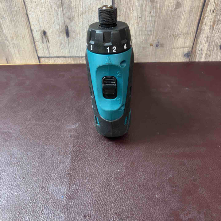 【中古品】マキタ(makita) コードレスドリルドライバー DF030DZ 10.8V バッテリー付属【東大和店】