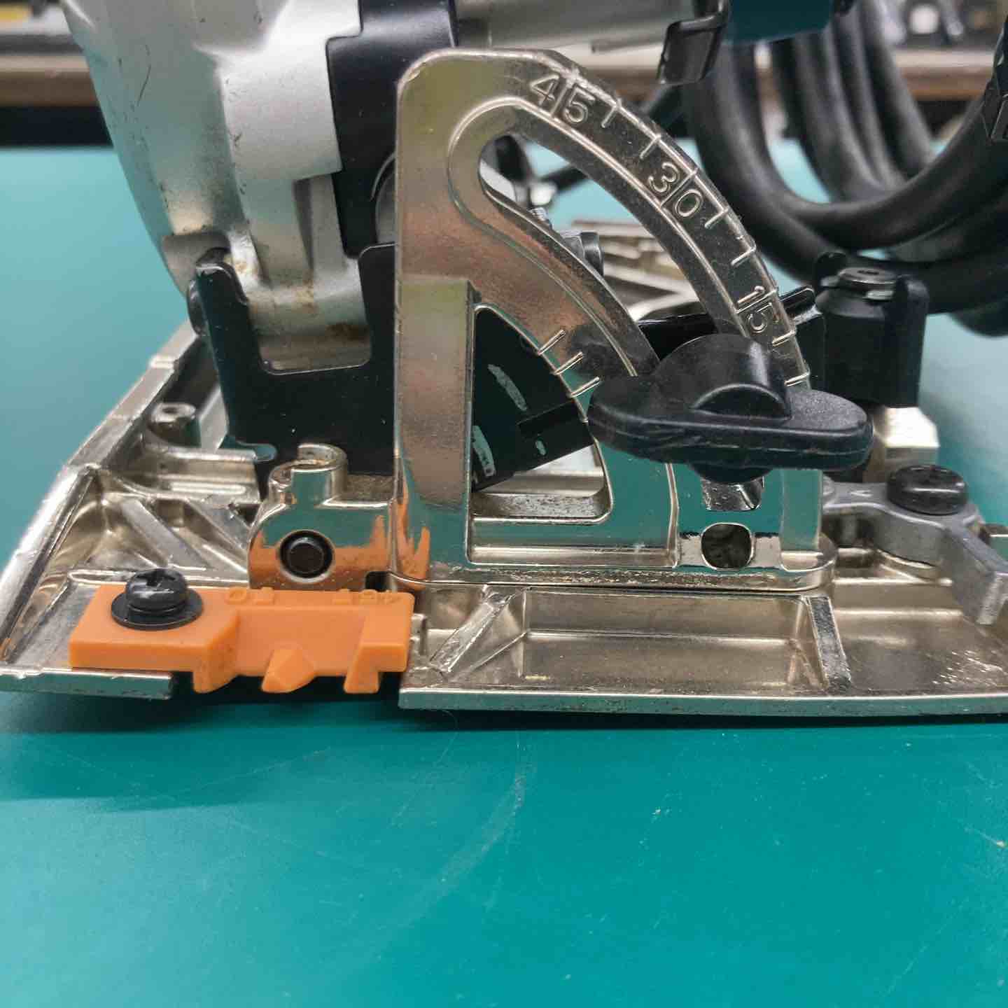 ☆マキタ(makita) 電気マルノコ HS6301 ブレーキの効き弱め 本体のみ