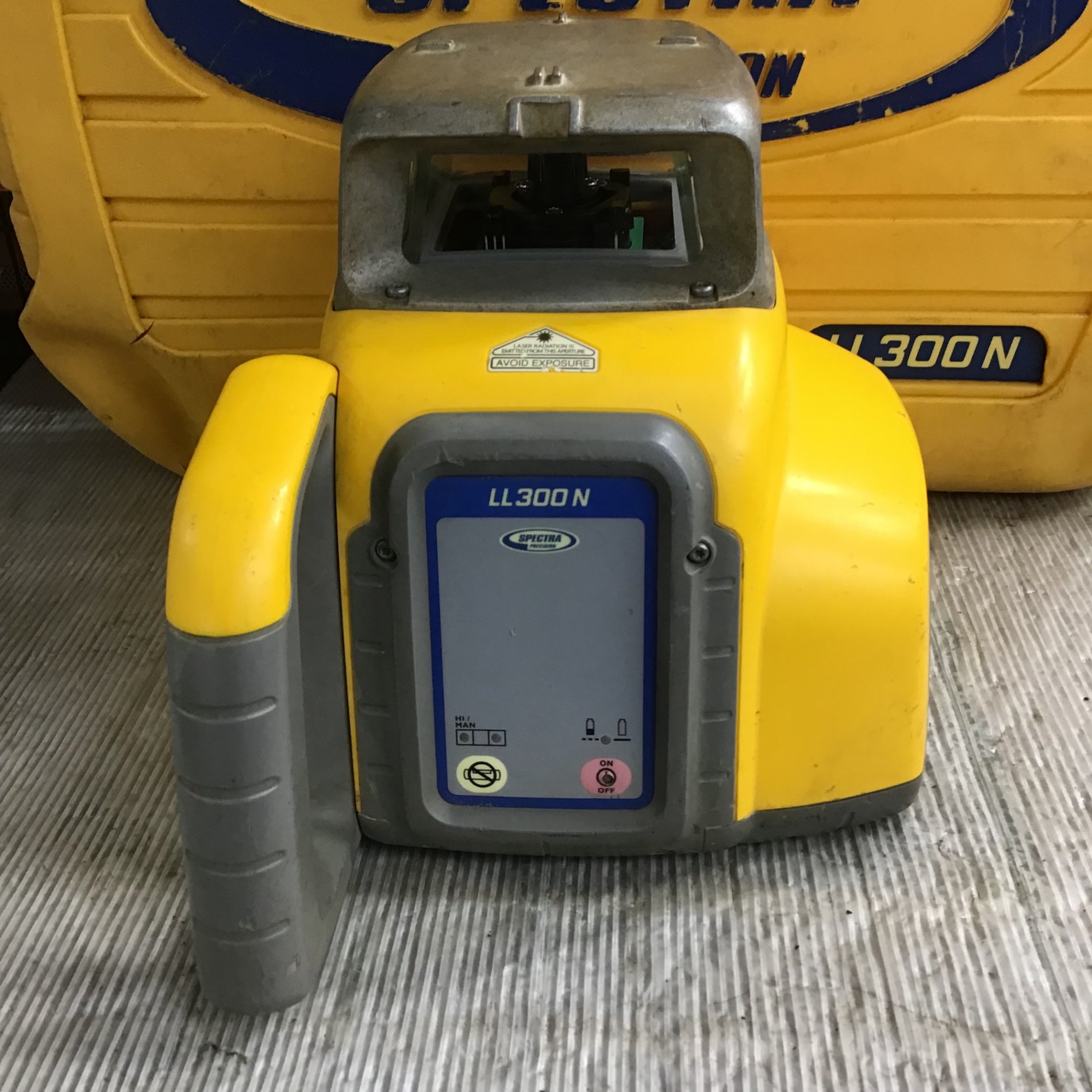 ○スペクトラ(SPECTRA) 回転レーザー(レベルプレーナー) LL300N【草加店】 ○スペクトラ(SPECTRA) 回転レーザー(レベルプレーナー) LL300N【草加