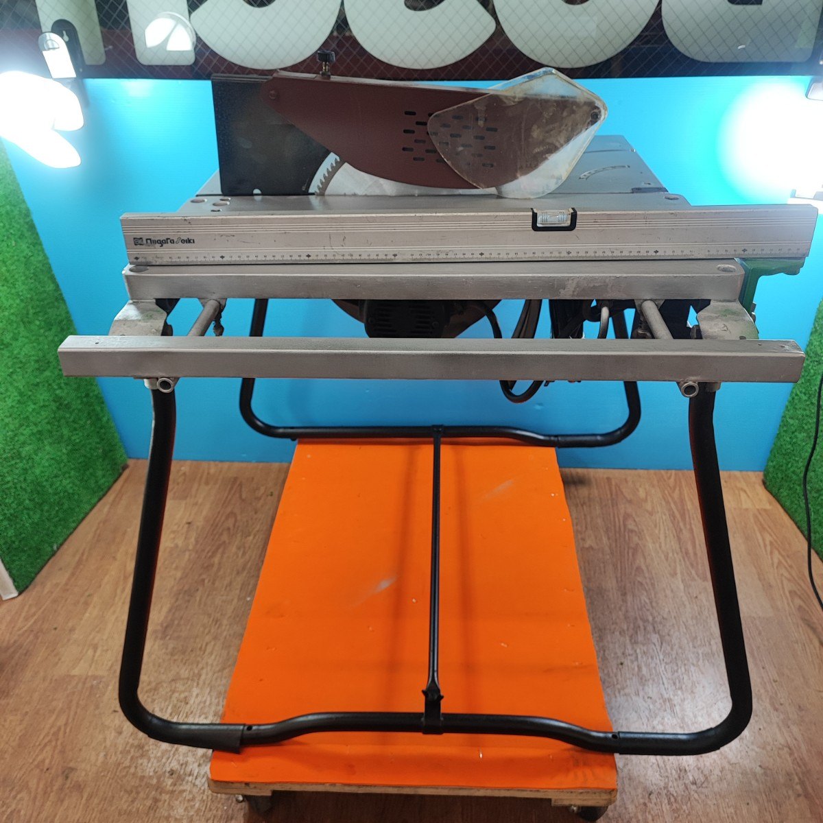 丸机 Magis XZ3 / マジス XZ3 丸型テーブル - インテリア・家具通販【FLYMEe】