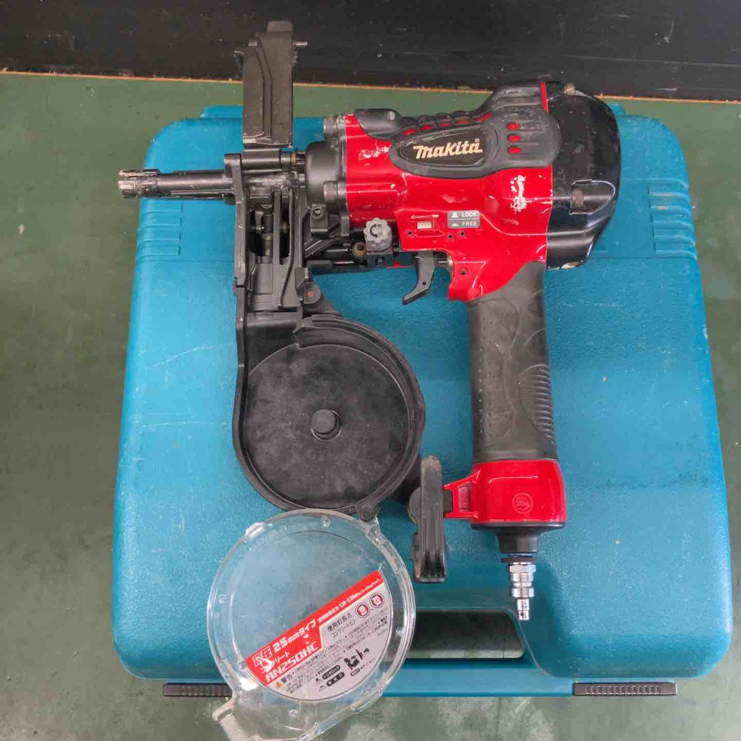 【中古品】★マキタ(makita) 高圧エア釘打ち機 AN250HC　本体＋ケース【戸田店】