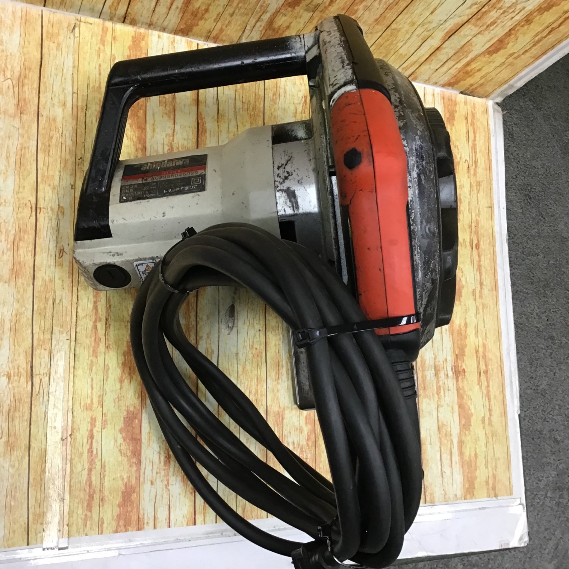 新ダイワ B18NⅡ 防塵カッター コード式 180㎜【市川行徳店】【店頭取引限定】【中古】管理番号：ITGH9GMNP4FS ◇新ダイワ(Shindaiwa) 180mm 防塵カッター B18N2-F (B18NⅡ