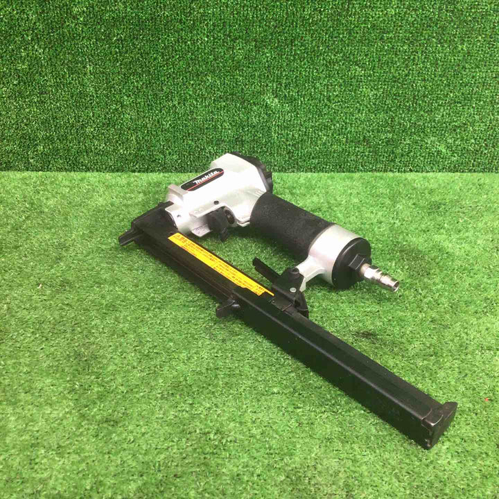 【現状品】 マキタ/makita 4mm常圧エアタッカ AT425BZK 【鴻巣店】