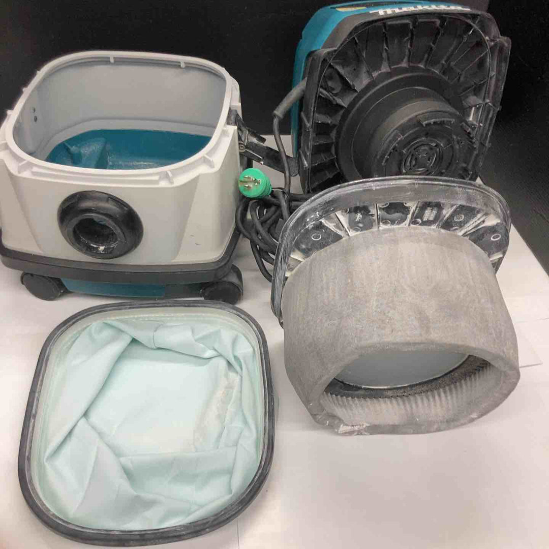 makita、型番(推定484)・シリ不明、本体＋ホース＋専用ポリ袋付き、連動〇、ホース一部破れ有(軽微)【戸田店】