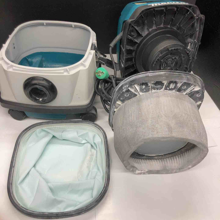 makita、型番(推定484)・シリ不明、本体＋ホース＋専用ポリ袋付き、連動〇、ホース一部破れ有(軽微)【戸田店】
