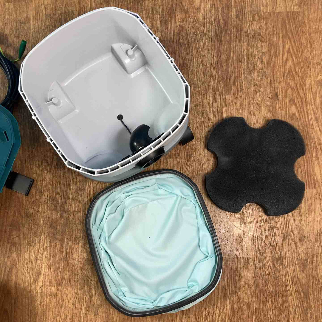 【美品】★マキタ(makita) 集じん機 乾式 VC0830 連動機能 ホース・バック・ポリ袋付き【岩槻店】