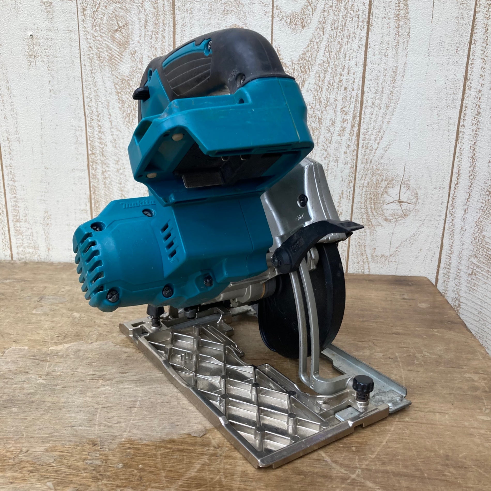 中古品】☆マキタ(makita) コードレス丸のこ HS471DZ サイドベース歪み