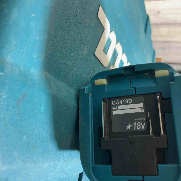 ★マキタ(makita) 100mmコードレスディスクグラインダ GA418DRGX　ダストカバー一部破損【戸田店】