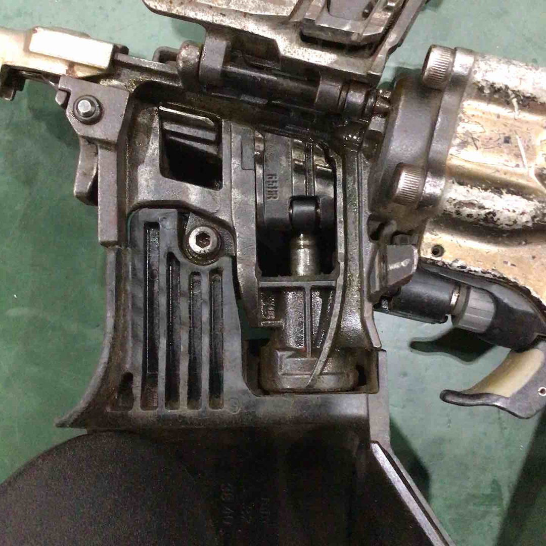 ◇HiKOKI(ハイコーキ) 高圧ロール釘打機 アブソリュートブラック パワー切替機構・エアダスタ付 NV65HR2(SAB)【川口店】