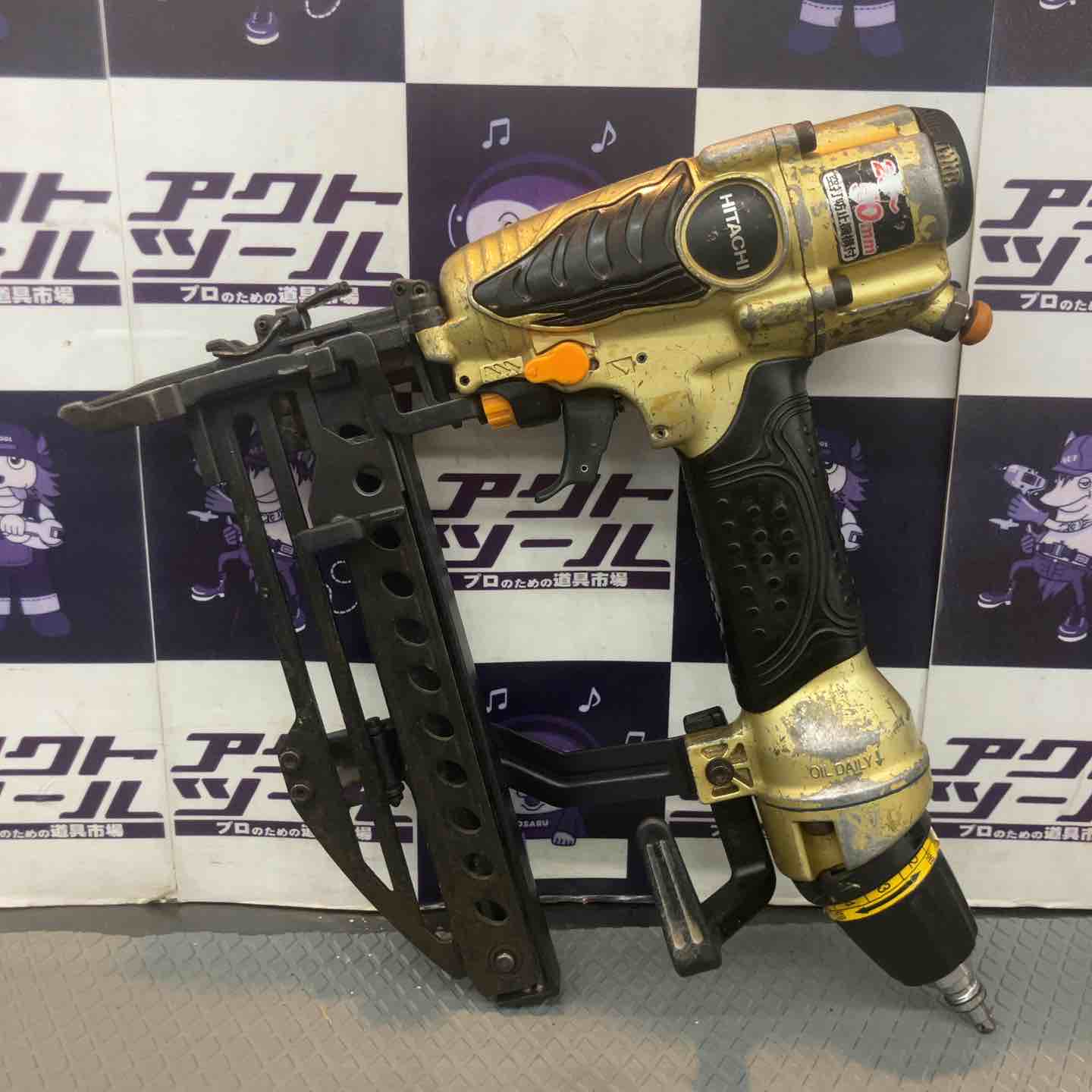 【中古品】ハイコーキ(HIKOKI ※旧:日立工機) 高圧フロアタッカ N5004HMF【所沢店】 中古品】ハイコーキ(HIKOKI ※旧:日立工機) 高圧フロアタッカ N5004HMF