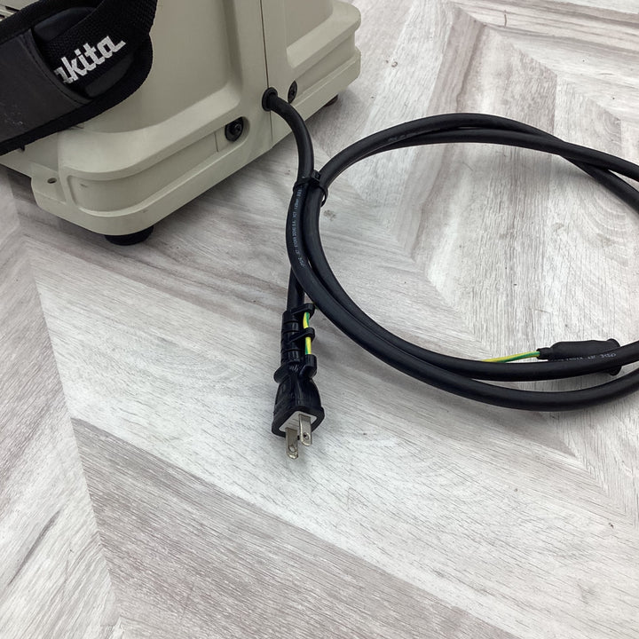 ★マキタ(makita) エアコンプレッサー AC700【越谷店】