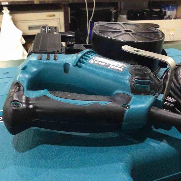 ☆マキタ(makita) オートパックスクリュードライバー 6841R【川口店】