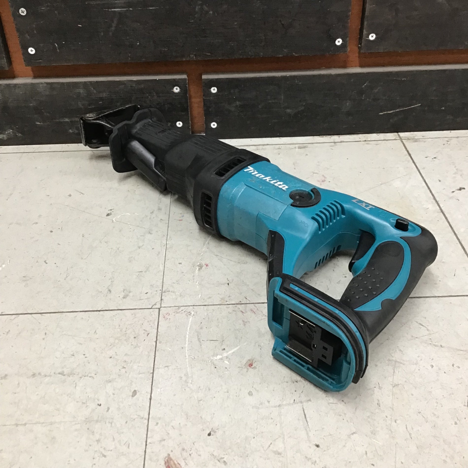 中古品 □ makita コードレス レシプロソー JR141DRF □ D □ ITWO1RQTKJVS 中古品】 マキタ/makita コードレスレシプロソー JR141DRF 【鴻巣店