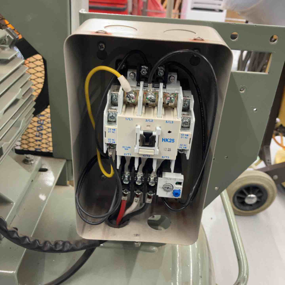 【動作未確認 店頭受取り限定】日立産機三相【400V】7.5馬力5.5OP-9.5GB5 50Hz電源を繋げる線とスイッチ、メーター欠品③【戸田店】