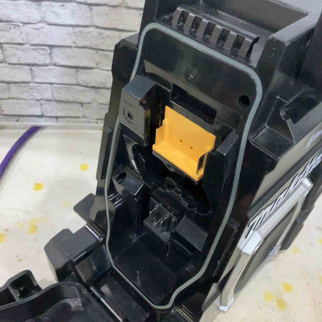 ★マキタ(makita) コードレスラジオ MR108B【川口店】