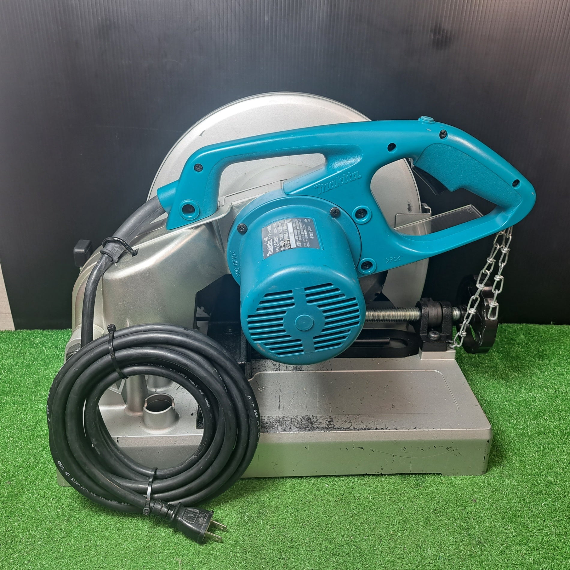 ✨マキタ　中古　LC1200　チップソー 切断機　鉄工用 12型 305ｍｍ 1430W　新品替刃セット✨うるま市田場✨ マキタ 12型チップソー切断機 LC1200の中古 中古C傷汚れあり 《千葉