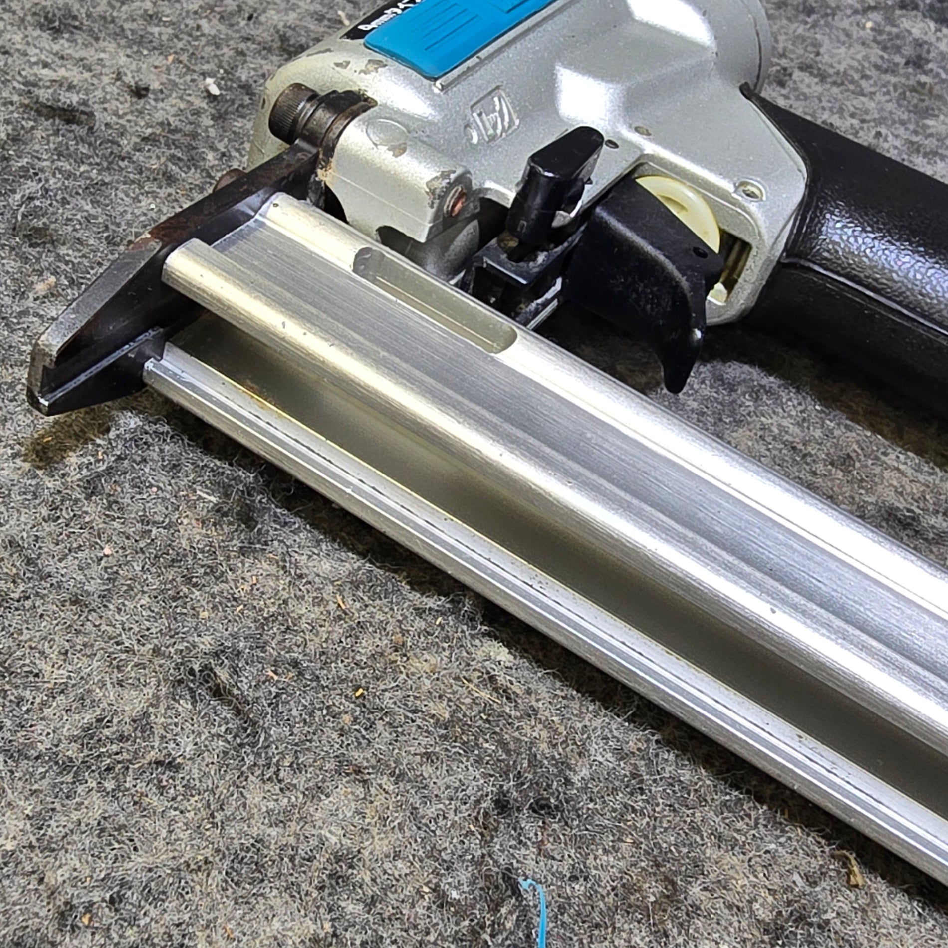 makita マキタ 常圧 25㎜ エアタッカ AT425A (9UD3393YGGw) 【公式通販】