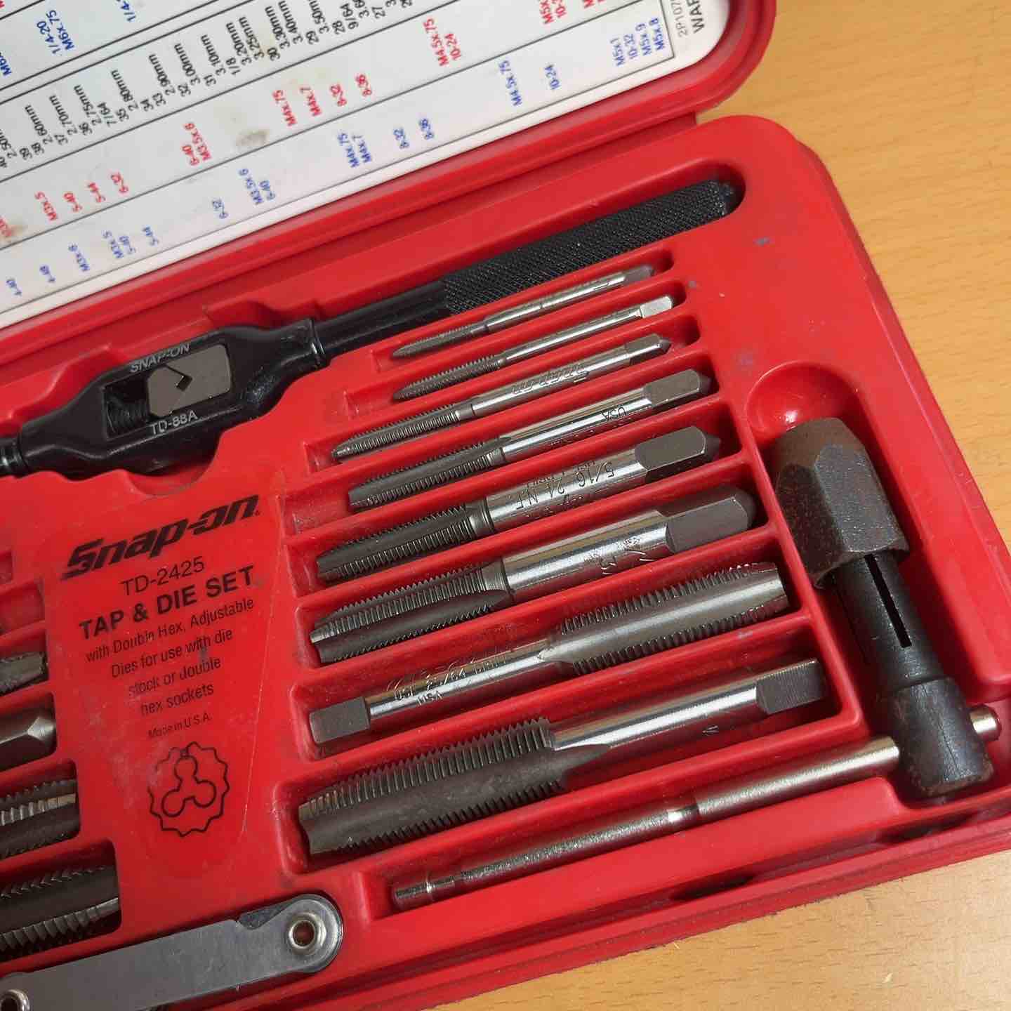 【中古】ｽﾅｯﾌﾟｵﾝ TD-2425 ﾀｯﾌﾟ・ﾀﾞｲｽｾｯﾄ【ハンズクラフト沖縄豊見城店】 新品 スナップオンSnap-on インチサイズ タップダイスセット TD2425