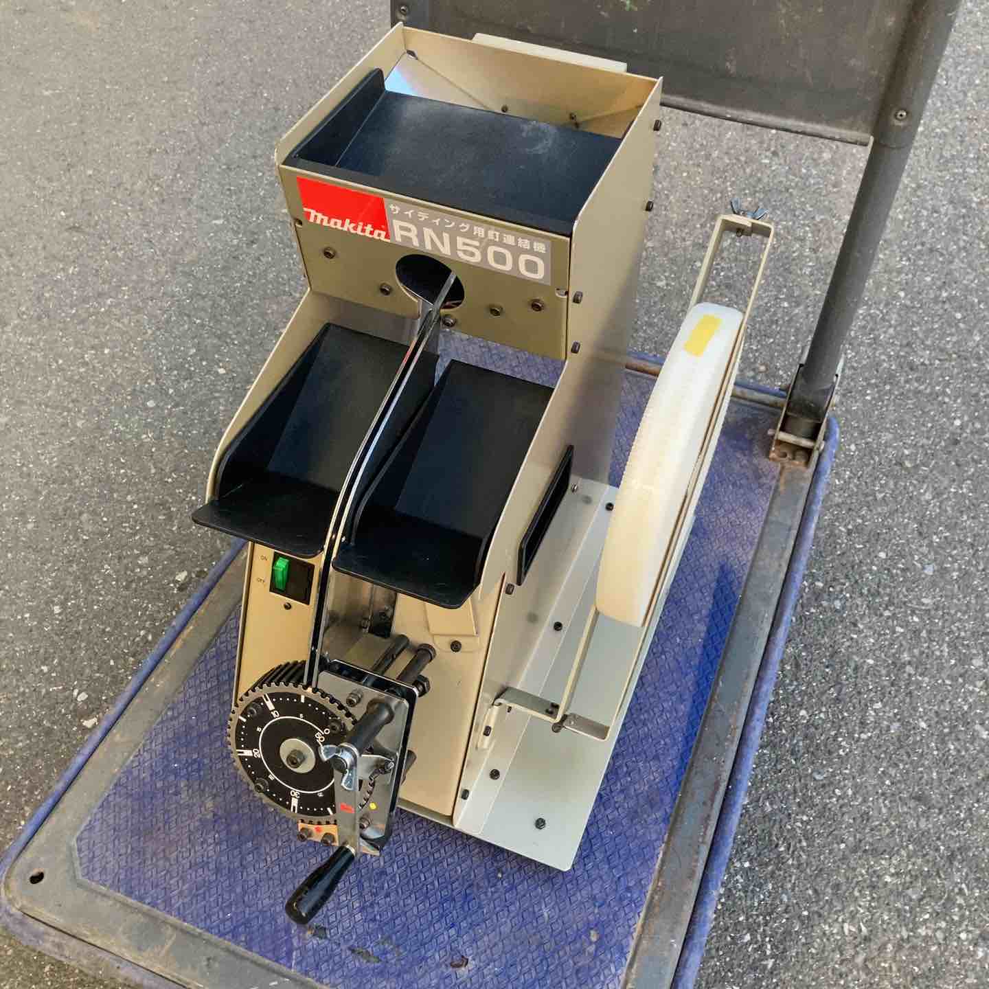 中古品】 マキタ/makita サイディング用釘連結機・RN500 【桶川店