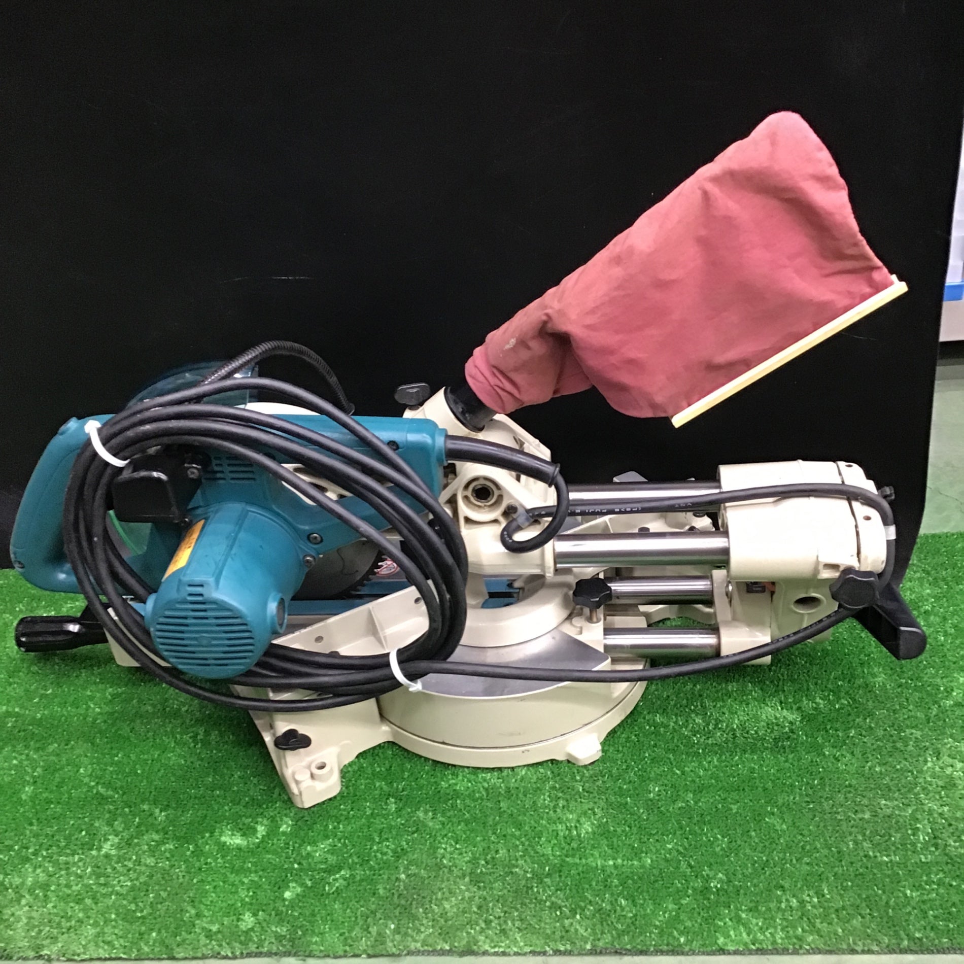 中古・メンテ済み！】 マキタ makita 190mmスライドマルノコ LS0715F