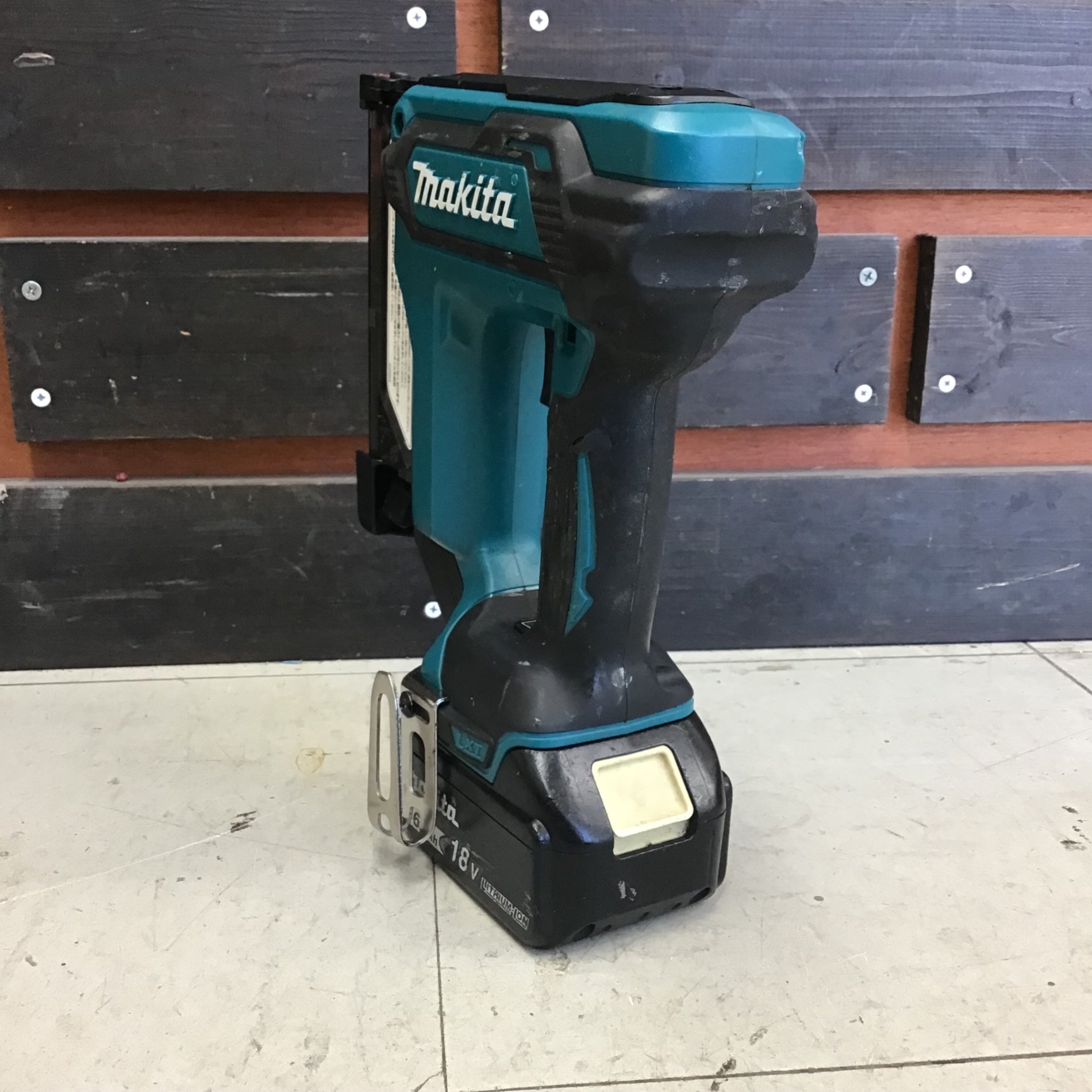中古品】 マキタ/makita コードレスピンネイラ PT353DRG 【鴻巣店