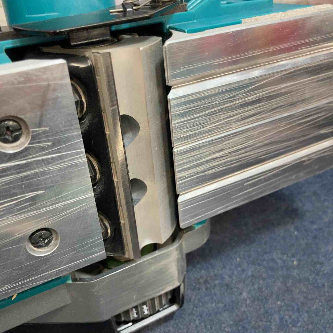 ★マキタ(makita) 82mmコードレスカンナ KP181DZ【八潮店】