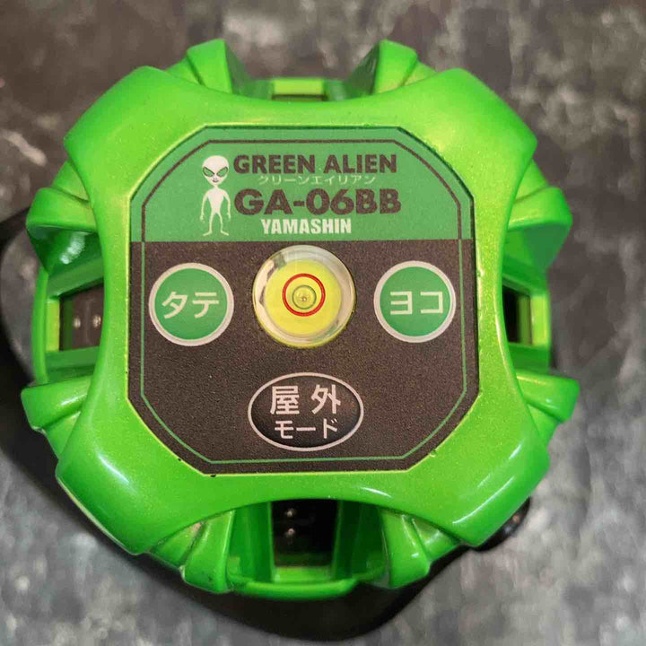 〇山真製鋸 グリーンレーザー墨出器 GA-06BB 6ライン(4方向大矩照射) エイリアンBB 単3電池&AC電源の2電源方式【八潮店】