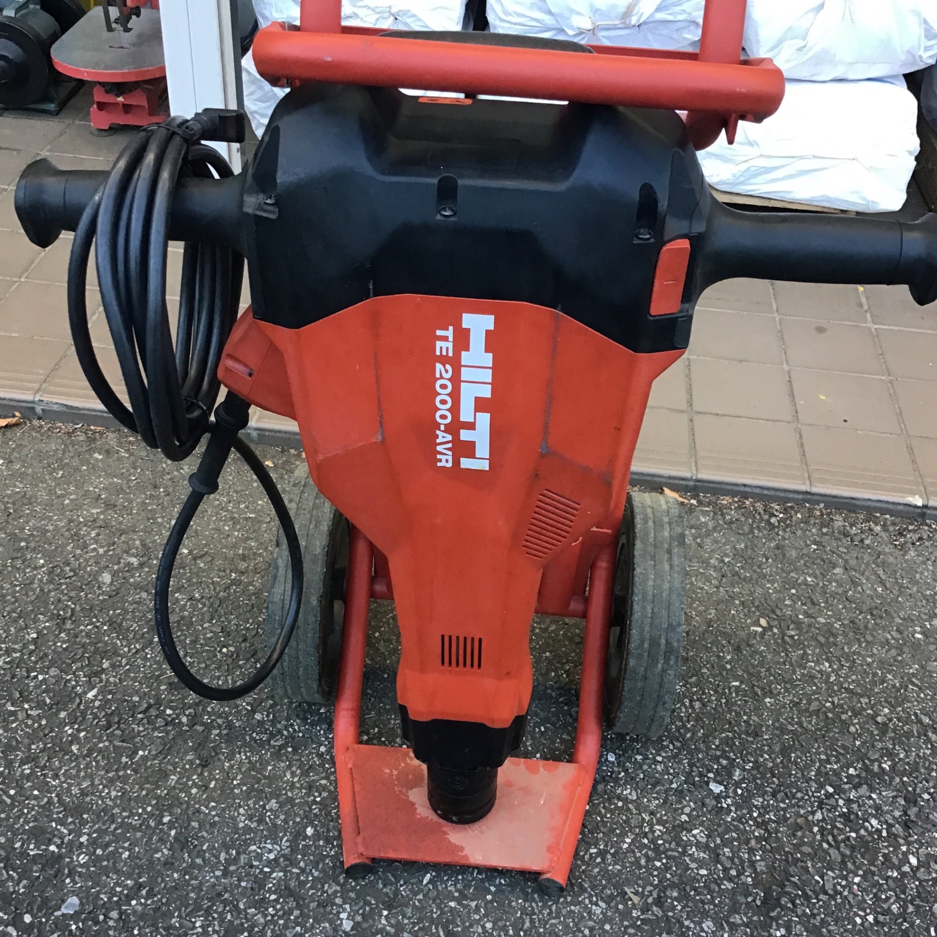 【店頭受取り限定】★ヒルティ(Hilti) コード式ハツリ機 TE2000-AVR【所沢店】